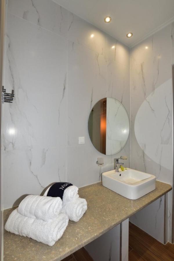 Gonis Grand Luxury Suite Palaiochora Esterno foto