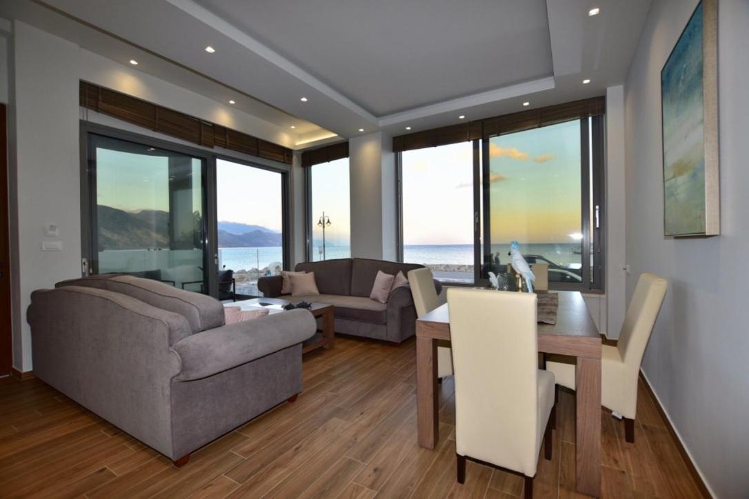 Gonis Grand Luxury Suite Palaiochora Esterno foto