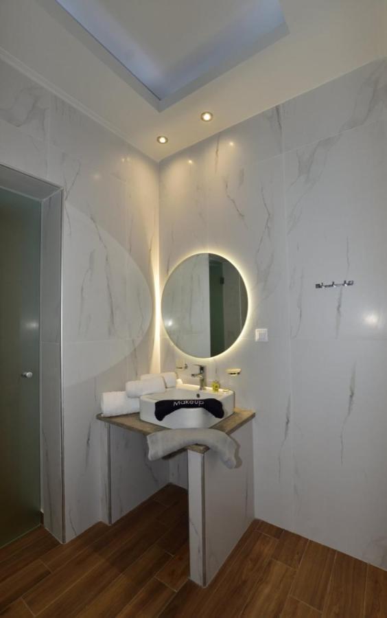 Gonis Grand Luxury Suite Palaiochora Esterno foto