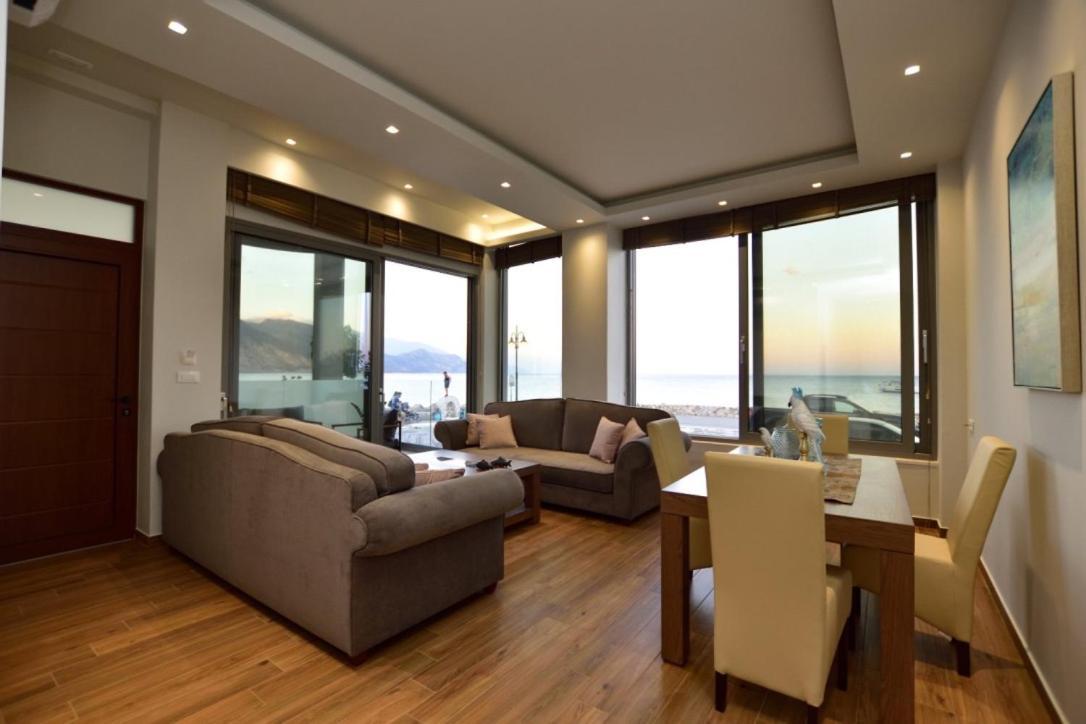 Gonis Grand Luxury Suite Palaiochora Esterno foto